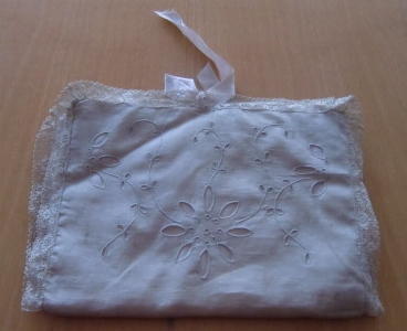 M748M Beautiful Stocking bag in white stitching
